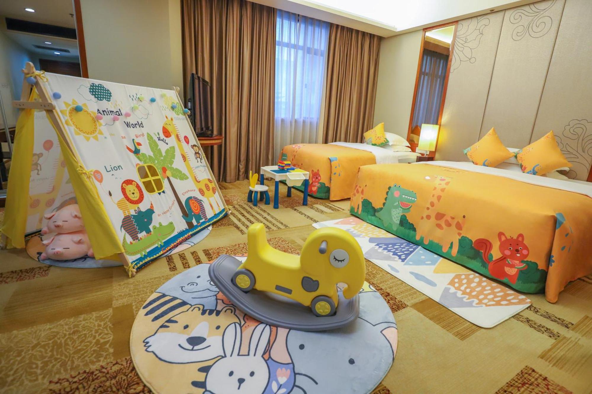 Crowne Plaza Foshan By Ihg - Canton Fair Free Shuttle Bus Exterior foto